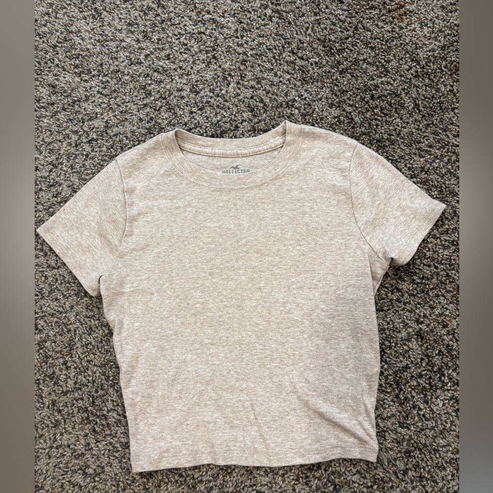 Hollister cropped tee